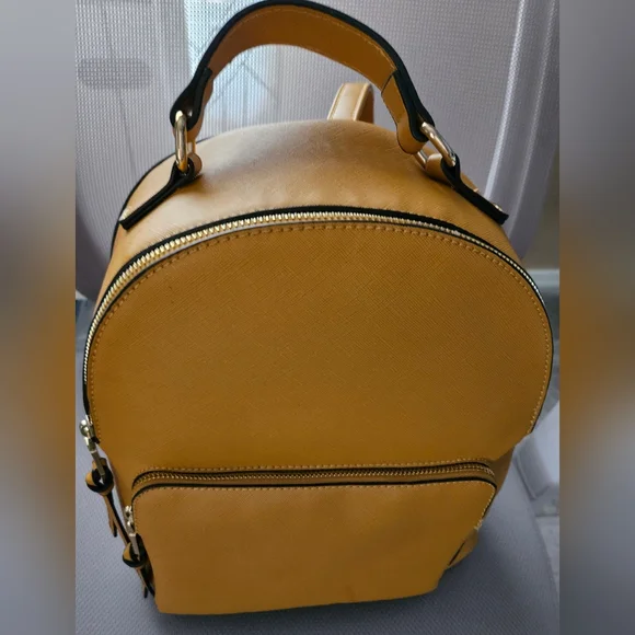 Backpack - Picture 2 of 5